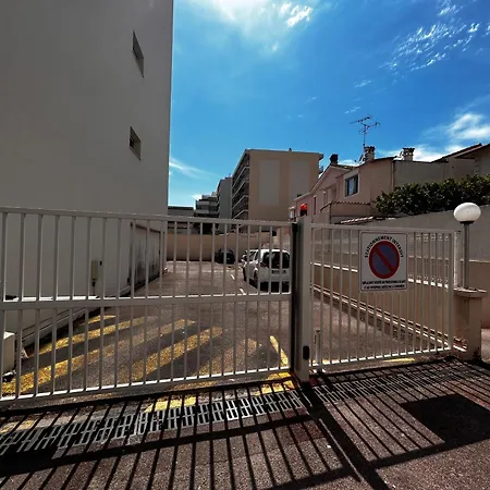 Superbe Studio, 200 M De La Mer, Climatise Avec Terrasse Et Parking Prive アパート *