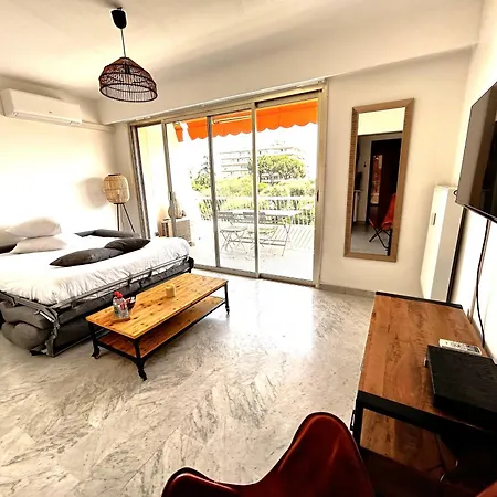 Superbe Studio, 200 M De La Mer, Climatise Avec Terrasse Et Parking Prive アパート *