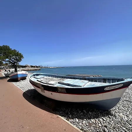 Superbe Studio, 200 M De La Mer, Climatise Avec Terrasse Et Parking Prive アパート