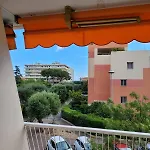 Superbe Studio, 200 M De La Mer, Climatise Avec Terrasse Et Parking Prive Apartamento *