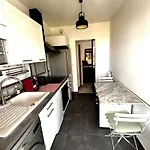 Apartamento Superbe Studio, 200 M De La Mer, Climatise Avec Terrasse Et Parking Prive *