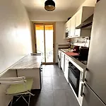 Apartamento Superbe Studio, 200 M De La Mer, Climatise Avec Terrasse Et Parking Prive