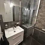 Superbe Studio, 200 M De La Mer, Climatise Avec Terrasse Et Parking Prive