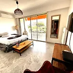 Superbe Studio, 200 M De La Mer, Climatise Avec Terrasse Et Parking Prive Apartamento *