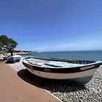Superbe Studio, 200 M De La Mer, Climatise Avec Terrasse Et Parking Prive Apartamento