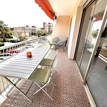 Superbe Studio, 200 M De La Mer, Climatise Avec Terrasse Et Parking Prive Appartement