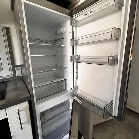 Superbe Studio, 200 M De La Mer, Climatisé Avec Terrasse Et Parking Privé *
